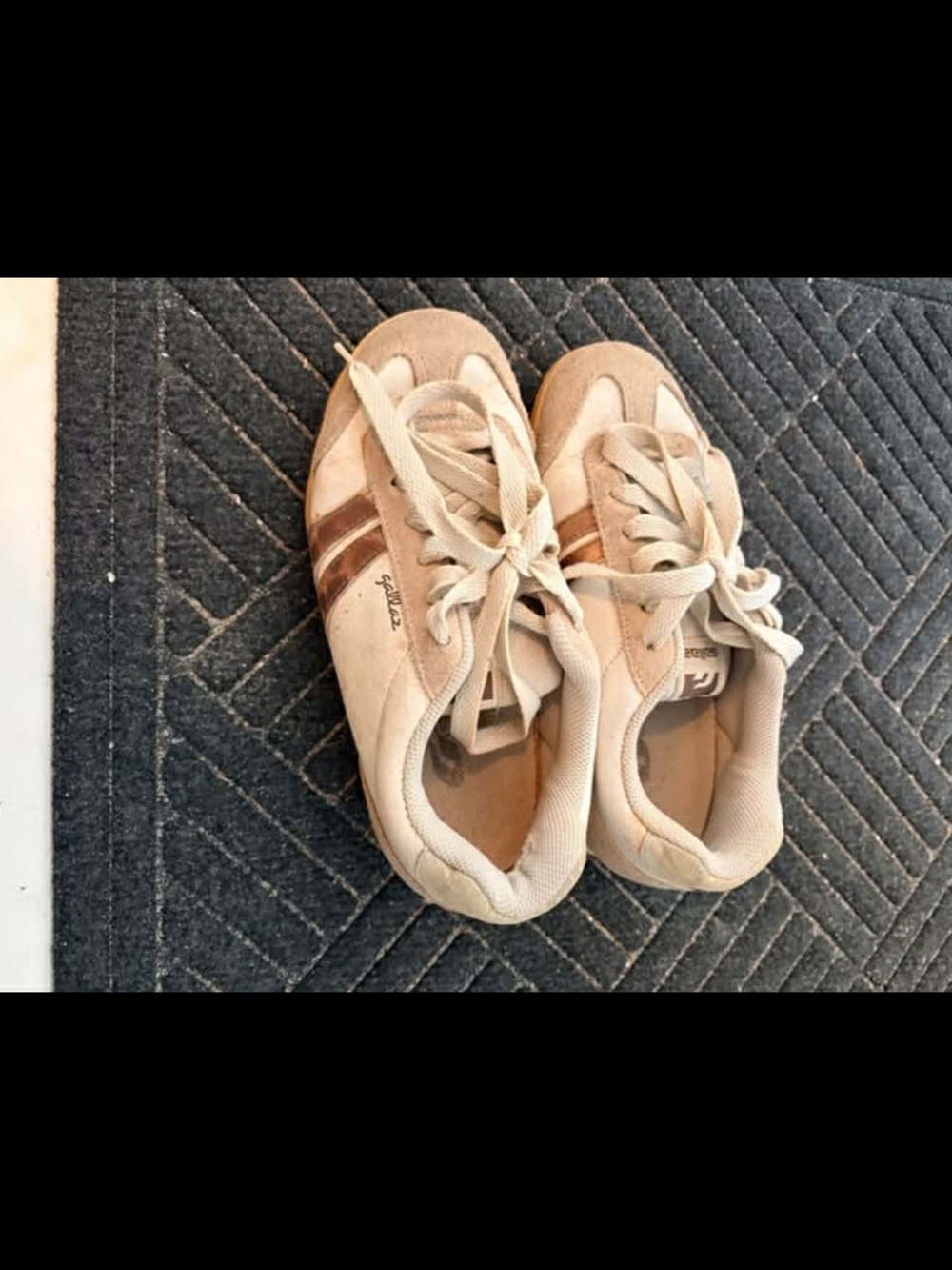 Women's Gallaz Beige and Brown Casual Lace-Up Sneakers